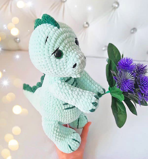 PATRÓN GRATIS Peluche Dinosaurio Raptor en Amigurumi
