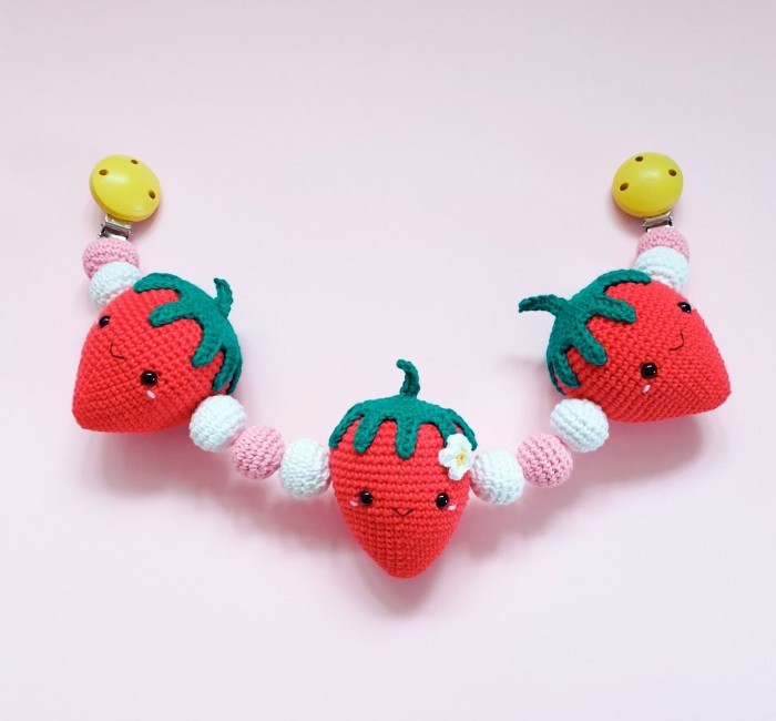 Cadena de Fresas Kawaii Amigurumi PATRÓN GRATIS