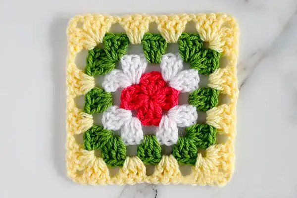 Granny de Diseño Clásico en Crochet PATRÓN GRATIS