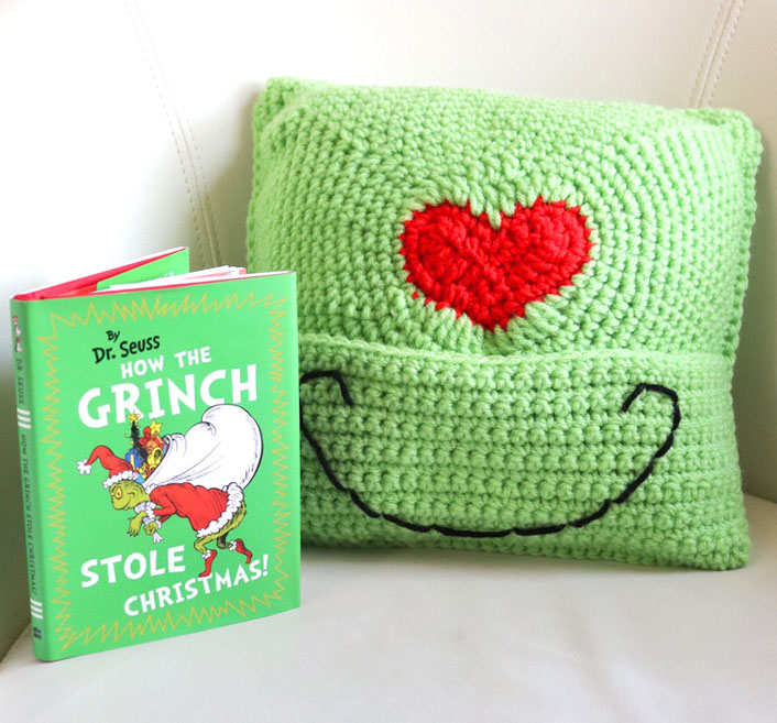 Almohada Corazón de Grinch Patrón en Crochet Gratis