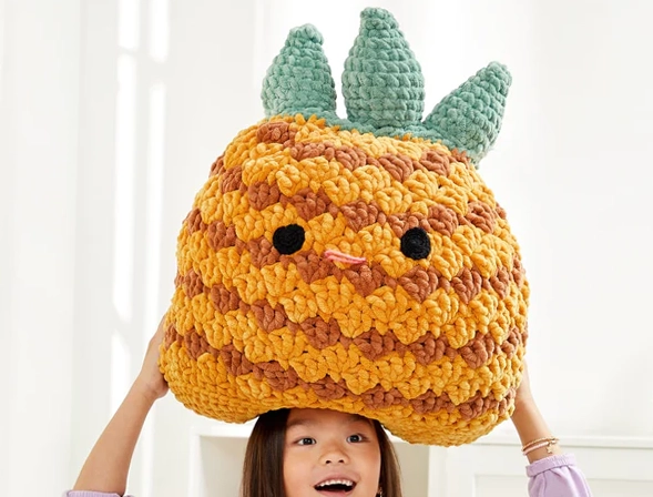 Facil Almohadón Piña de Felpa Patrón en Crochet Gratis