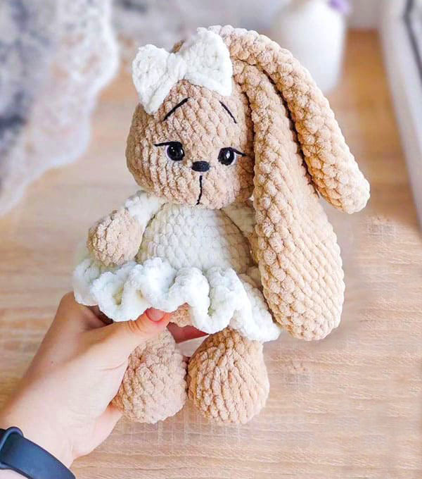 Daniela Conejo Orejas Largas Amigurumi Patrón PDF
