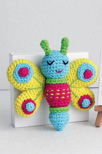 Mariposa Destello Arcoíris en Amigurumi Patrón Gratis