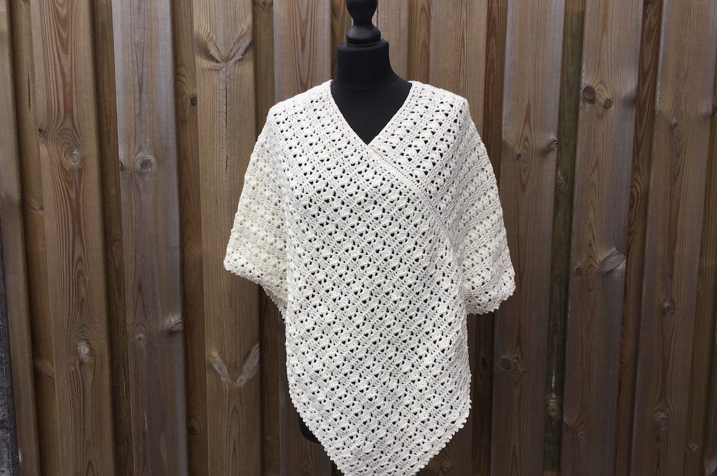 Poncho Denali Boho Patrón en Crochet Gratis