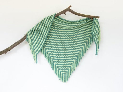  Chal Triangular en 2 Colores Patrón en Crochet Gratis