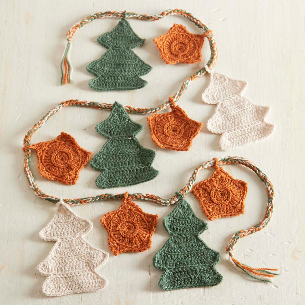  Sencilla Guirnalda Navideña Patrón en Crochet Gratis