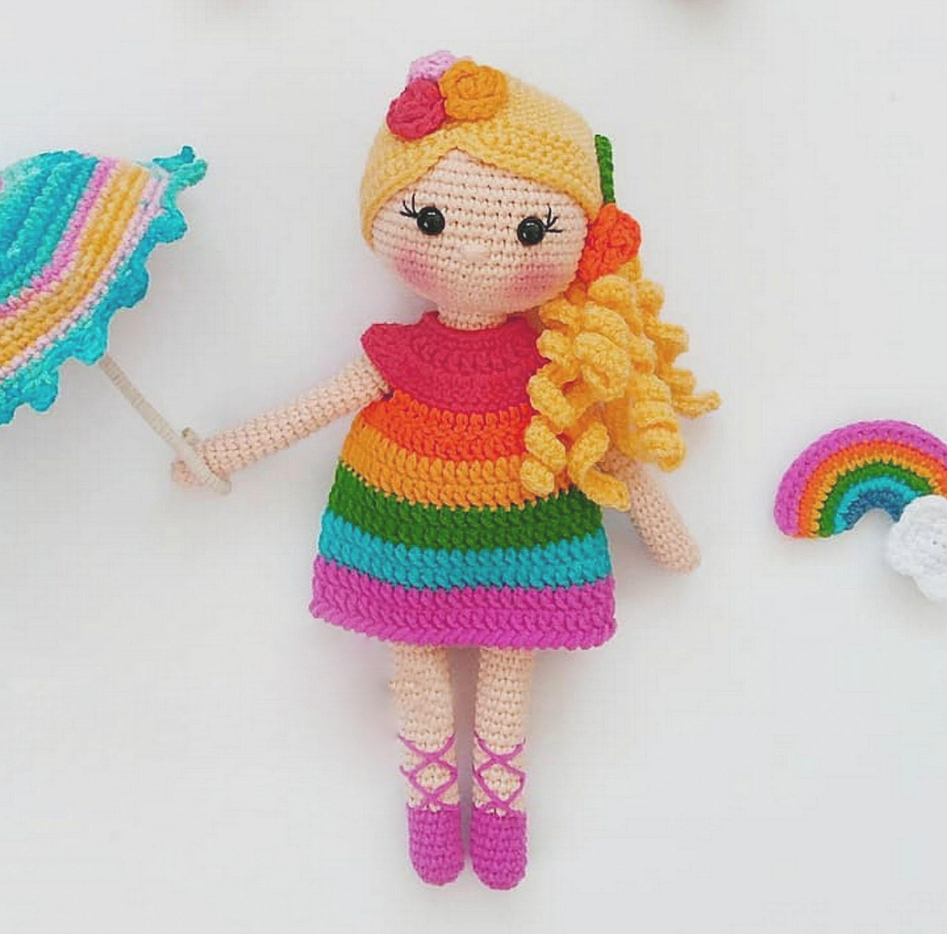 Muñeca Arcoíris Amigurumi Patrón Gratis