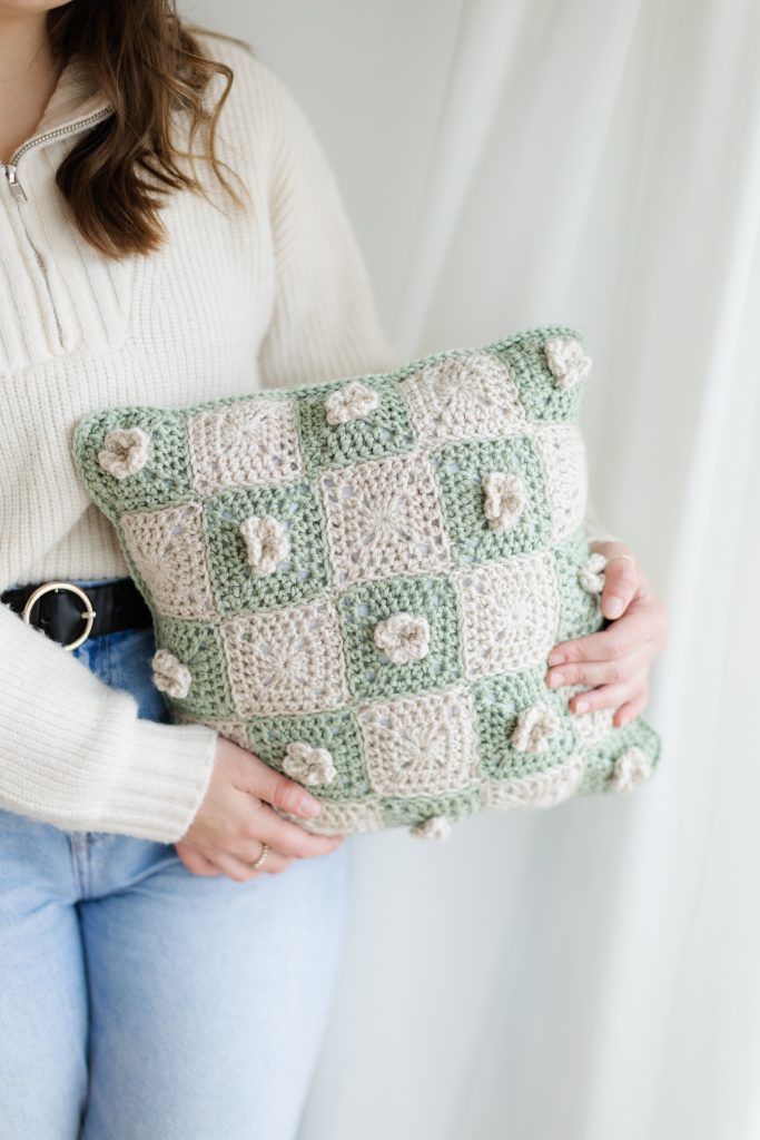 Almohada de Flores Patrón en Crochet Gratis