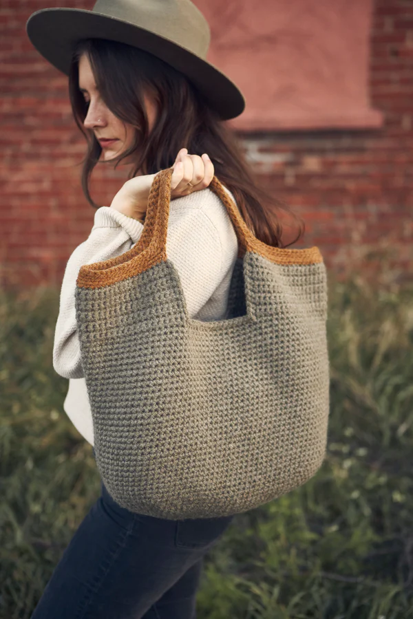 Patrón Gratis Cartera Sofisticada Hobo en Crochet