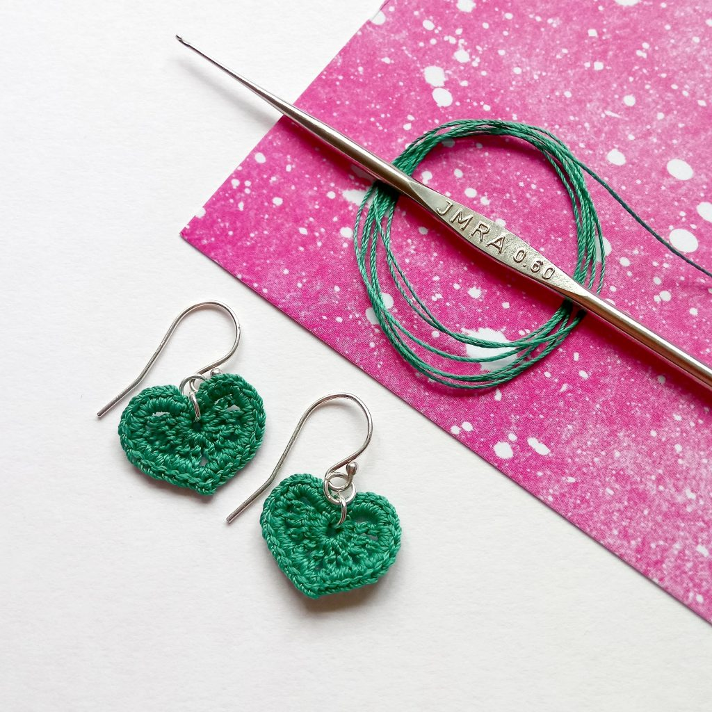 Patrón Gratis Pendientes Amor Silvestre en Crochet
