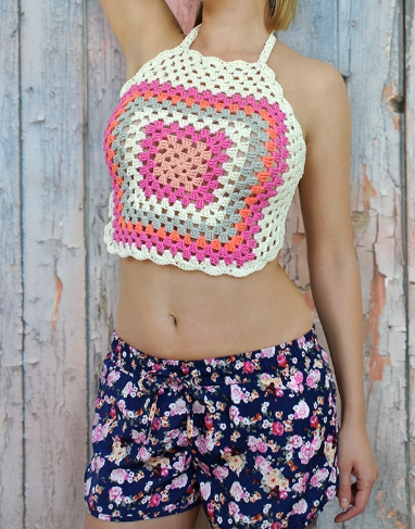 Patrón Gratuito Top de Cuadrados de la Abuela en Crochet para un Verano Estiloso