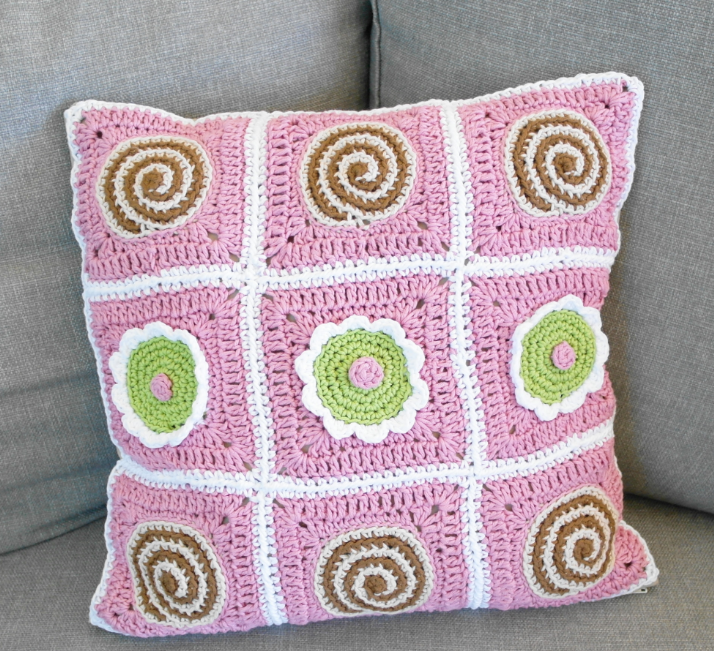 Almohadon Infantil Alicia en Crochet Patrón Gratis