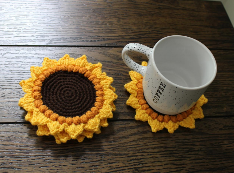 Decora tu Mesa con Encantadores Posavasos de Girasol de Crochet