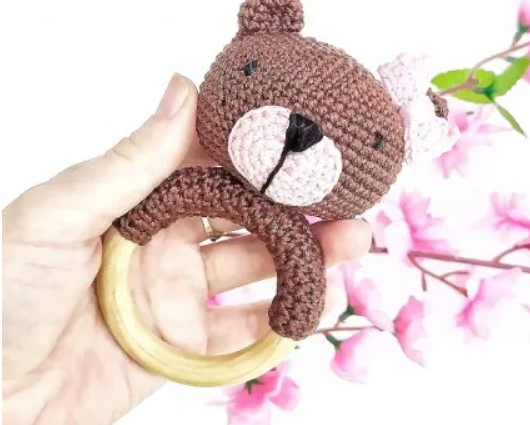 Adorable Sonajero de Osito Amigurumi Patrón Gratis