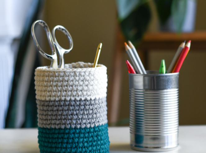 Transforma tus latas en organizadores de crochet: fácil y elegante