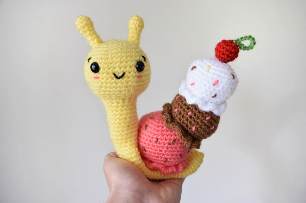 Adorable Caracol Amigurumi con Cono de Helado Patrón Gratis