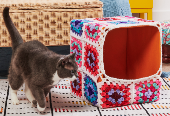 Cama para Mascotas con Cuadros de la Abuela Patrón Gratis