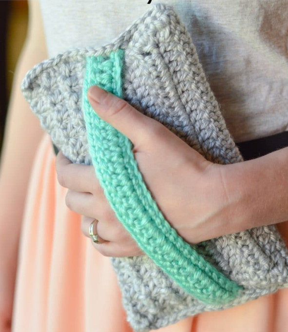 Cartera de Mano con Asa Tejida a Crochet Patrón Gratis