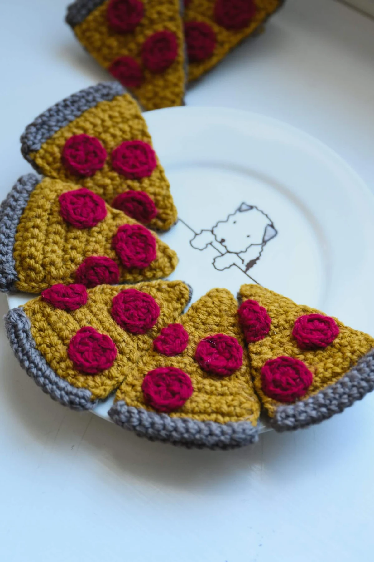 ¡Un Clásico del Menú! Porción de Pizza de Pepperoni en Crochet