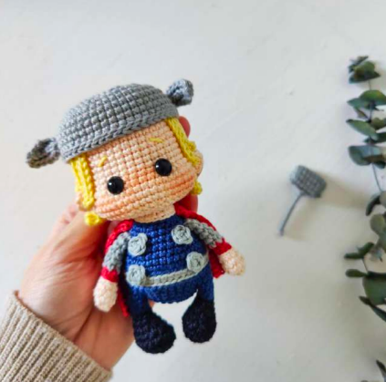 Llavero de Thor Avengers Amigurumi PATRON PDF